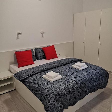 בוקרשט Old Town Bar Apartments On Street Tonitza מראה חיצוני תמונה
