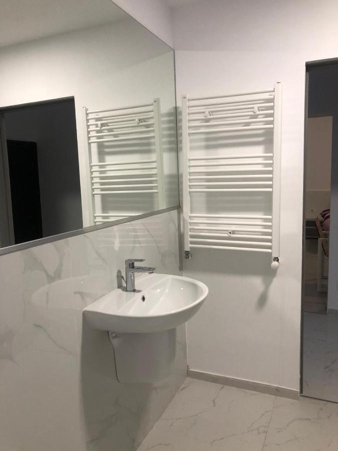בוקרשט Old Town Bar Apartments On Street Tonitza מראה חיצוני תמונה