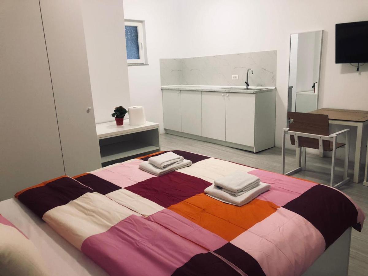 בוקרשט Old Town Bar Apartments On Street Tonitza מראה חיצוני תמונה