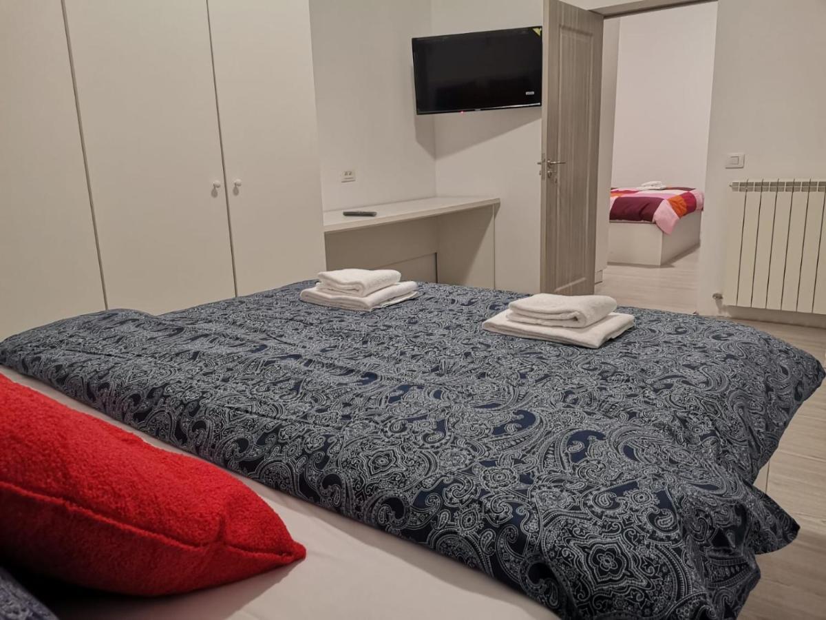 בוקרשט Old Town Bar Apartments On Street Tonitza מראה חיצוני תמונה