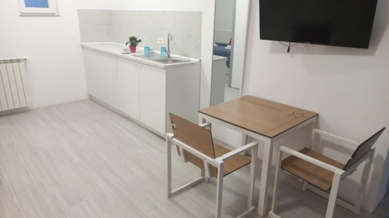 בוקרשט Old Town Bar Apartments On Street Tonitza מראה חיצוני תמונה
