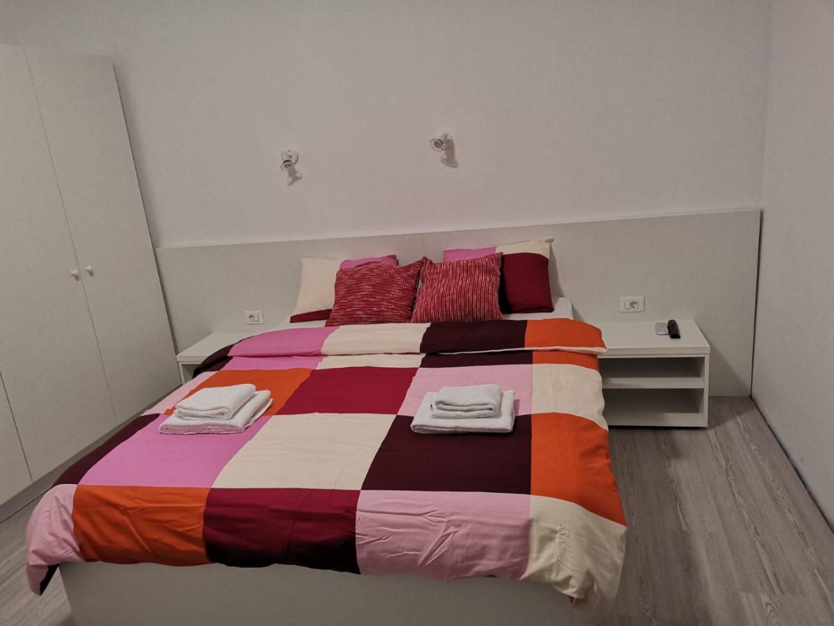 בוקרשט Old Town Bar Apartments On Street Tonitza מראה חיצוני תמונה