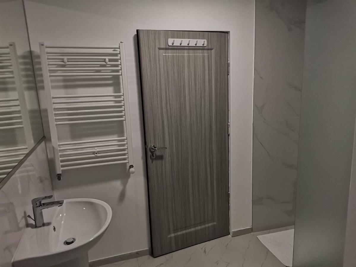 בוקרשט Old Town Bar Apartments On Street Tonitza מראה חיצוני תמונה