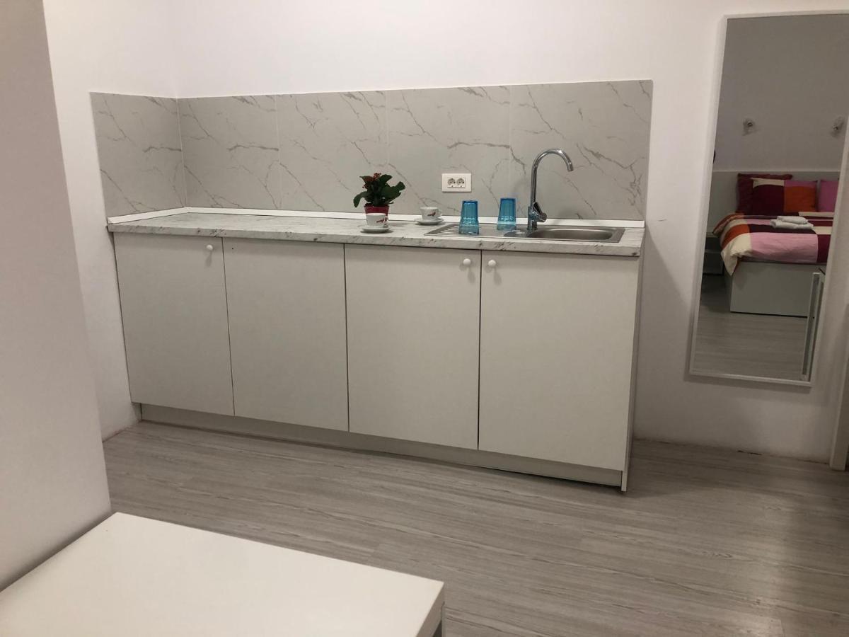 בוקרשט Old Town Bar Apartments On Street Tonitza מראה חיצוני תמונה